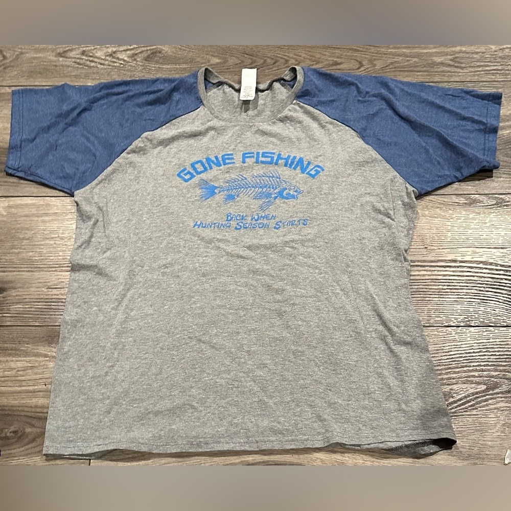 Men's Gone Fishing Raglan T-shirt Gray And Blue Size Extra‎ Large EUC